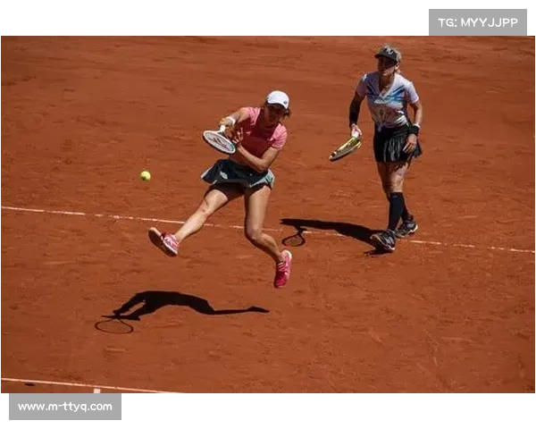 捷克名将西尼亚科娃海边度假照曝光 球迷竞猜活动引关注